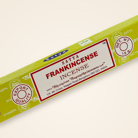 Satya Frankincense Räucherstäbchen – Packung in der Nahansicht