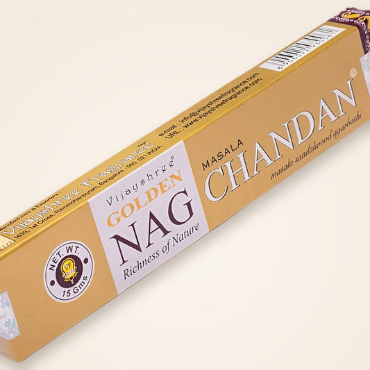 Golden Nag Chandan Räucherstäbchen – Packung in der Nahansicht