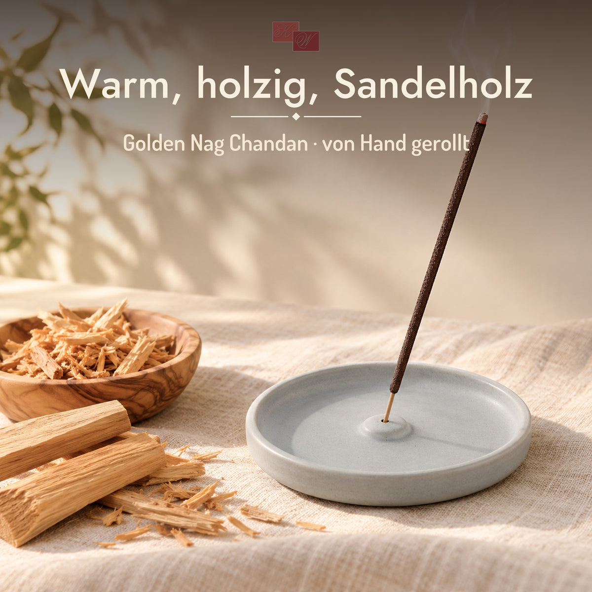 Golden Nag Chandan Räucherstäbchen – glimmendes Räucherstäbchen im Halter mit Sandelholz, Duft: warm, holzig, Sandelholz