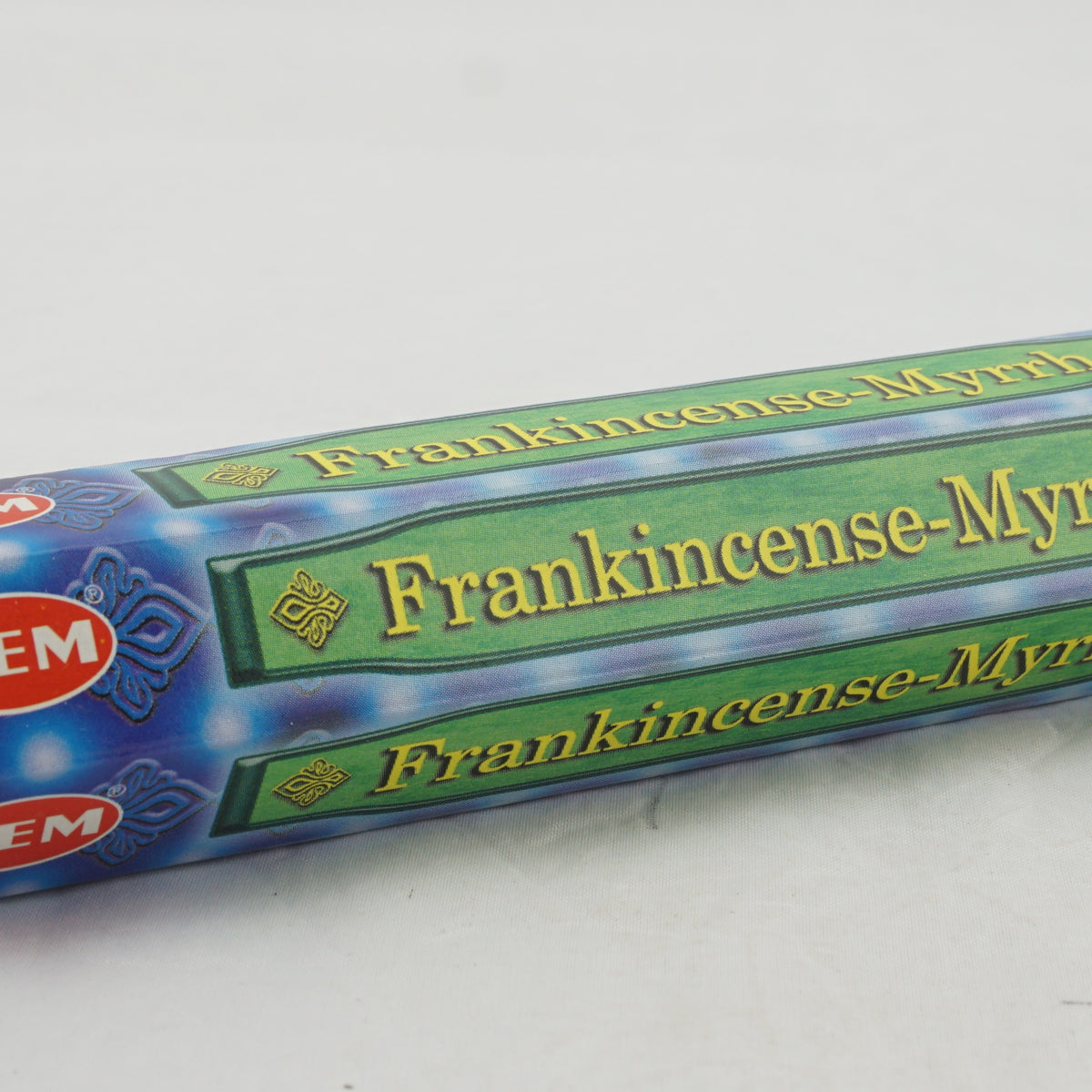 HEM Frankincense-Myrrhe Räucherstäbchen – Packung in der Nahansicht