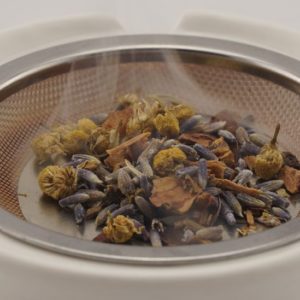 Geschenkset „Harmonie“ 7-tlg. – Kräutermischung Ruhe & Entspannung, Weihrauch-Holz Mischungen & Athos Rosen – Räucherstövchen „Herz“ mit Edelstahlsieb & Metallscheibe – Mit Zubehör & Anleitung – Hochwertige Geschenkbox – Bild 6