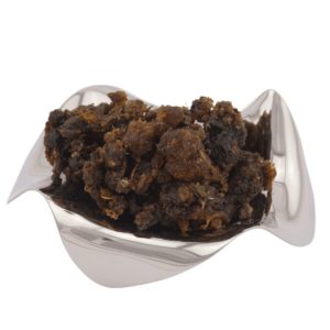 Räucherharz Guggul – Indische Myrrhe mit balsamischem, süßlich-herbem Duft für spirituelle Reinigung